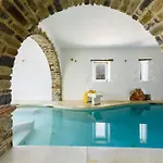 Aeolos With 2 Private Pools *