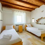 Aeolos With 2 Private Pools