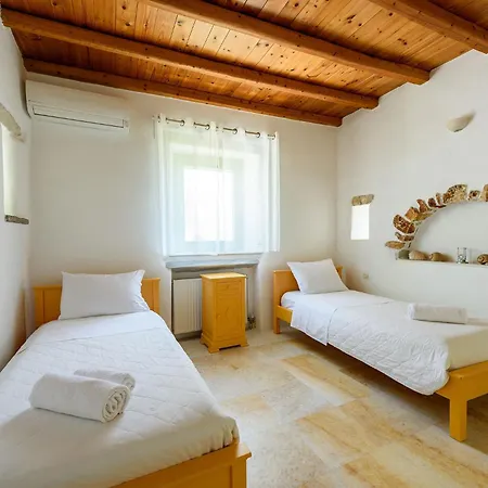 Aeolos With 2 Private Pools