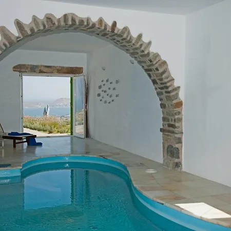 Aeolos With 2 Private Pools *