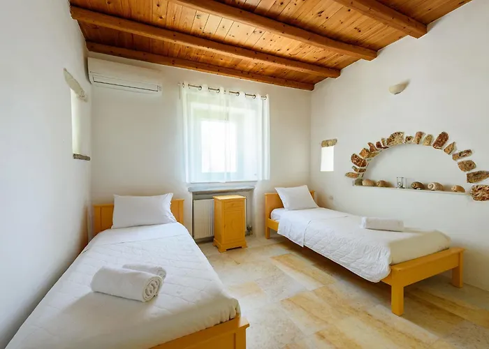 Aeolos With 2 Private Pools