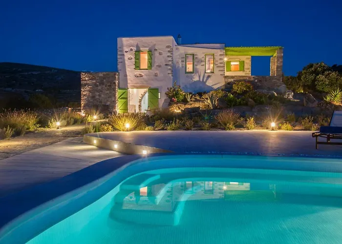 Aeolos With 2 Private Pools *