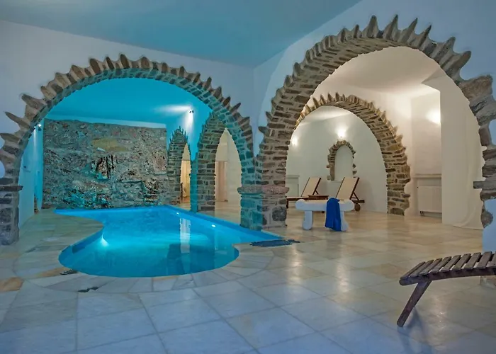 Aeolos With 2 Private Pools